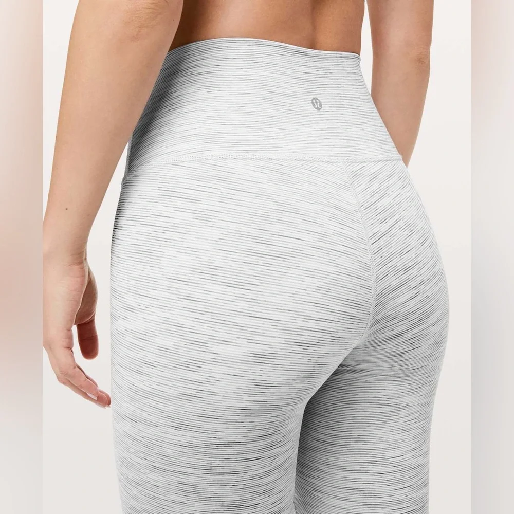 Lululemon Wunder Under High-Rise 7/8 Tight *Luxtreme 25" ~ Size 8 - Picture 2 of 10